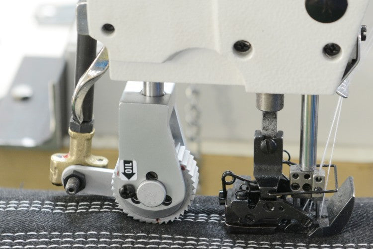 Jack JK-9270 Feed-Off-Arm 3-Needle with Puller
