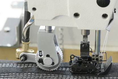 Jack JK-9270 Feed-Off-Arm 3-Needle with Puller
